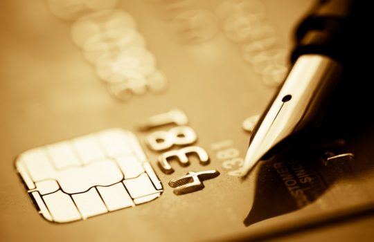 Jak się nie zadłużyć przy korzystaniu z karty kredytowej?